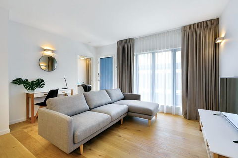 Lakes Edge Apartments - Getaway Accommodation 4