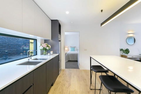 Lakes Edge Apartments - Getaway Accommodation 3
