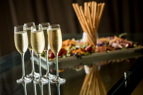 Hyatt Place Melbourne Essendon Fields - Getaway Accommodation 11