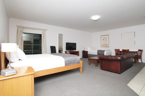 Quality Inn & Suites The Menzies - Getaway Accommodation 10