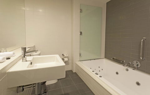 Causeway 353 Hotel - Getaway Accommodation 9