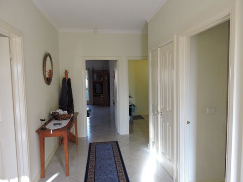 Monash And Chadstone WiFi - Getaway Accommodation 5