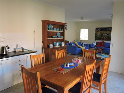 Monash And Chadstone WiFi - Getaway Accommodation 11