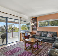 Black Dolphin Beach Penthouse - Getaway Accommodation