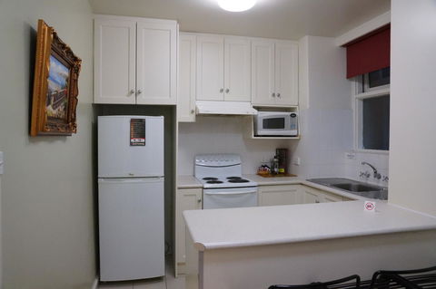 Albert Heights Serviced Apartments - Getaway Accommodation 12