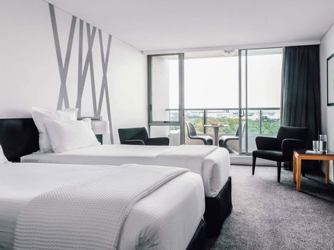 Quay West Suites Melbourne - Getaway Accommodation 8