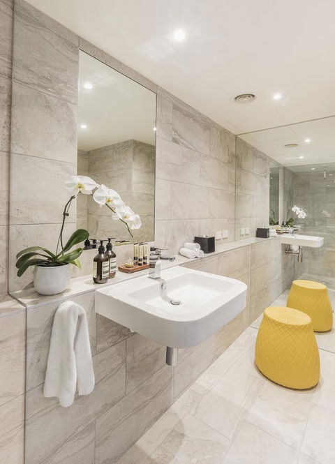 Quay West Suites Melbourne - Getaway Accommodation 4