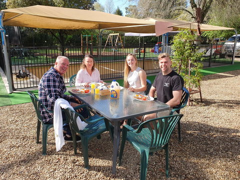 Adina Lodge Holiday Apartments - Getaway Accommodation 1