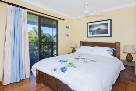 THE BOARDROOM ON BANKSIA - 11 Banksia Ave Bonny Hills - Getaway Accommodation 3