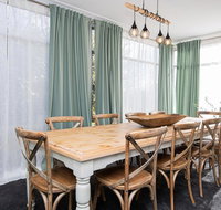 The Byng House Grand and Central Entertain 12 - Getaway Accommodation