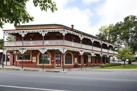 The Daylesford Hotel - Getaway Accommodation 1