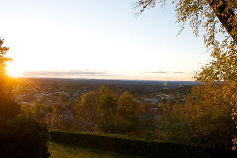 The Daylesford Hotel - Getaway Accommodation 2