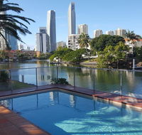 The Emerald Surfers Paradise - Getaway Accommodation