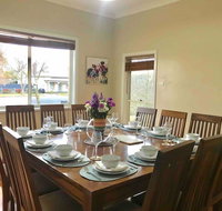 The Entertainer - Downtown Orange Sleeps 11 - Getaway Accommodation