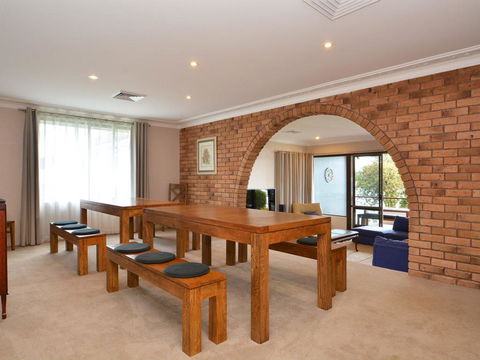 The House On The Lake @ Fishing Point, Lake Macquarie - Honestly Put The Line In And Catch Fish - Getaway Accommodation 2