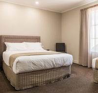 The Lighthouse Hotel - Getaway Accommodation
