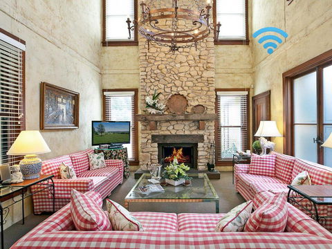 The Lodge @ Linden Hall - Getaway Accommodation 0