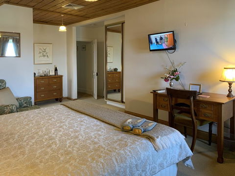 The Racecourse Inn - Getaway Accommodation 1