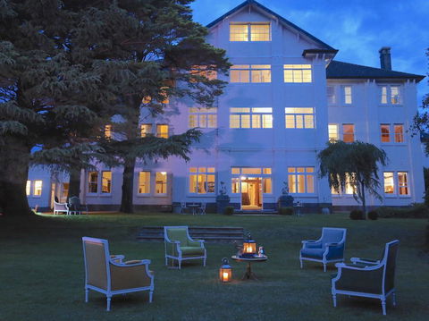 The Robertson Hotel - Getaway Accommodation 0