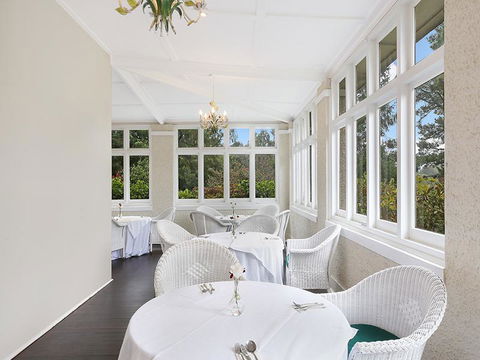 The Robertson Hotel - Getaway Accommodation 3