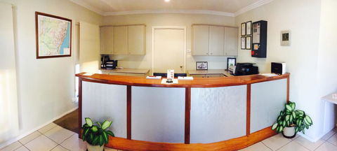 The Saltbush Motor Inn - Getaway Accommodation 1