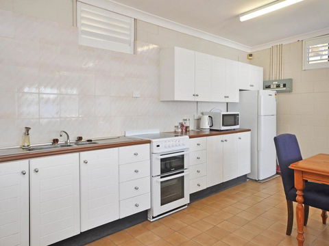 The Studio On The Lake @ Fishing Point, Lake Macquarie - Honestly Put The Line In And Catch Fish - Getaway Accommodation 3