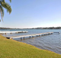 The Studio on the Lake  Fishing Point Lake Macquarie - honestly put the line in and catch fish - Getaway Accommodation