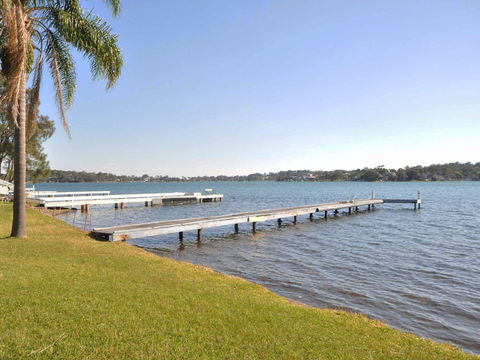 The Studio On The Lake @ Fishing Point, Lake Macquarie - Honestly Put The Line In And Catch Fish - Getaway Accommodation 0
