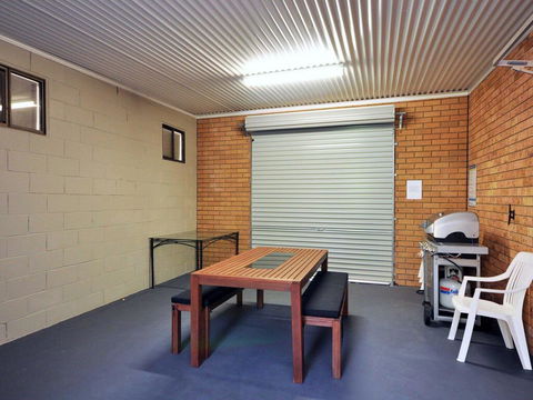 The Studio On The Lake @ Fishing Point, Lake Macquarie - Honestly Put The Line In And Catch Fish - Getaway Accommodation 2