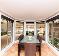 The Tinnock Entertainer Large  Comfy  Wifi - Getaway Accommodation