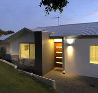 Three Bedroom Two Bathroom Family Home - Getaway Accommodation