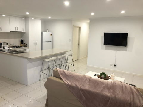 Three Bedroom, Two Bathroom Family Home - Getaway Accommodation 1