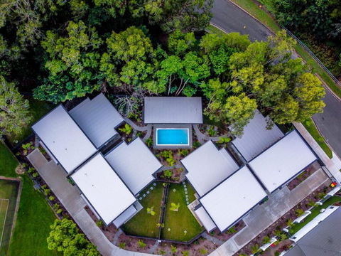 Tropicana Resort - Clifton Beach - Getaway Accommodation 3
