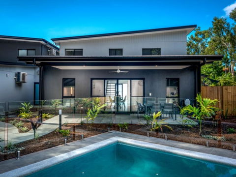 Tropicana Resort - Clifton Beach - Getaway Accommodation 0
