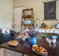 Vicarage View Cottage - Getaway Accommodation