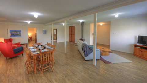 Village Stays Coldstream Gallery Bungalow - Getaway Accommodation 0