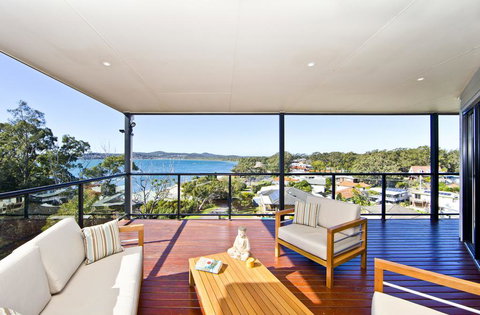 Wanda Point House - Tranquil, Elegant & Dog Friendly - Getaway Accommodation 1