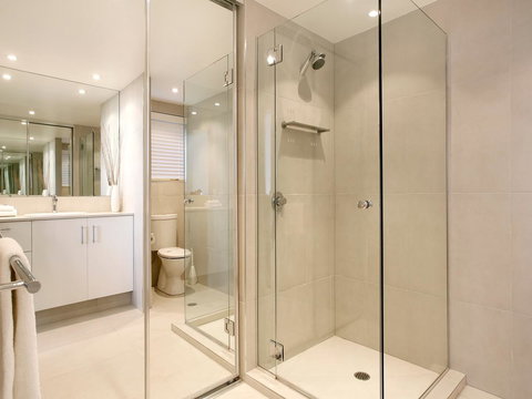 La Mer Sunshine Beachfront - Getaway Accommodation 11