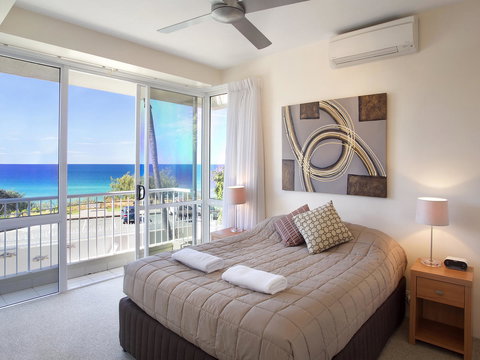La Mer Sunshine Beachfront - Getaway Accommodation 4