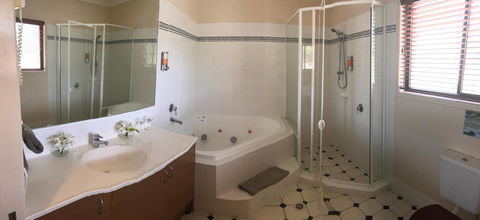 The Bearded Dragon Boutique Hotel - Getaway Accommodation 5