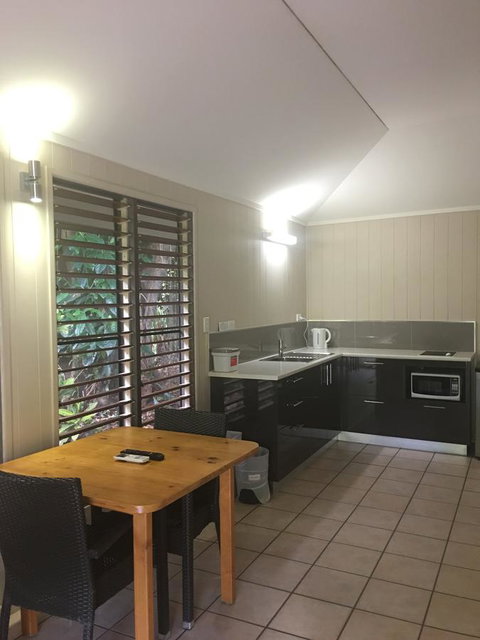 Eco Village Mission Beach - Getaway Accommodation 13