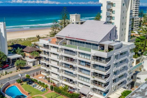 Surfers Chalet - Getaway Accommodation 9