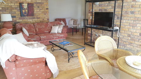 Surfers Chalet - Getaway Accommodation 24
