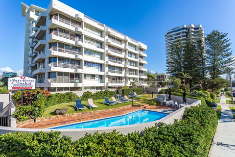 Surfers Chalet - Getaway Accommodation 0