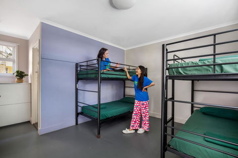 Backpackers In Paradise 18-35 Hostel - Getaway Accommodation 3