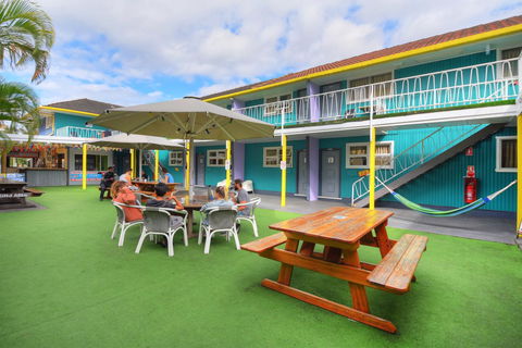 Backpackers In Paradise 18-35 Hostel - Getaway Accommodation 2