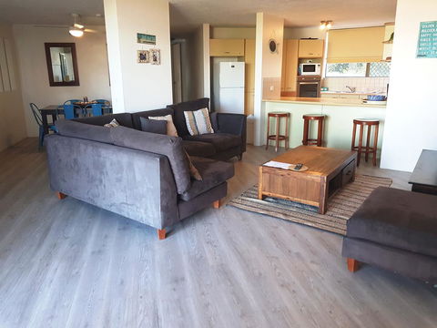 Casablanca Beachfront Apartments - Getaway Accommodation 5