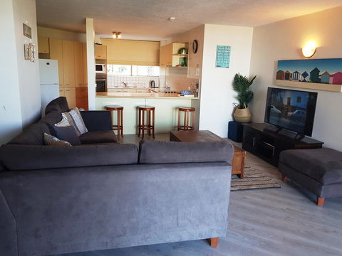 Casablanca Beachfront Apartments - Getaway Accommodation 6