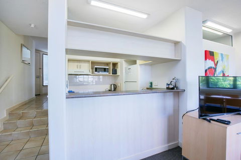 Tiki Hotel Apartments Surfers Paradise - Getaway Accommodation 9