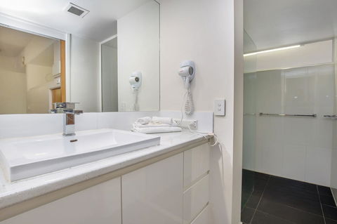Tiki Hotel Apartments Surfers Paradise - Getaway Accommodation 5